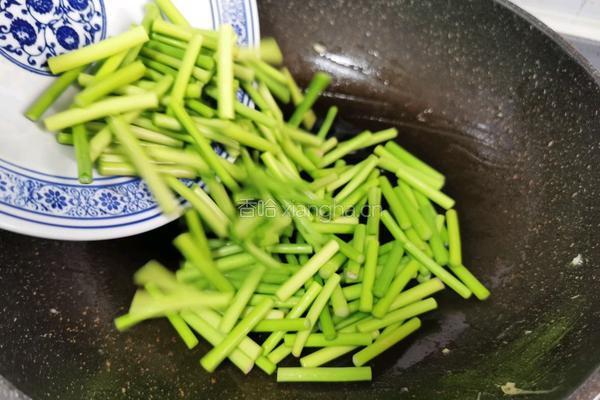 蒜苔炒鸡蛋的做法图解7