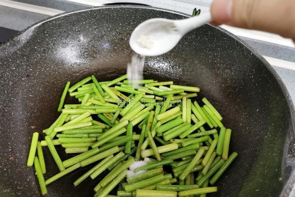 蒜苔炒鸡蛋的做法图解9