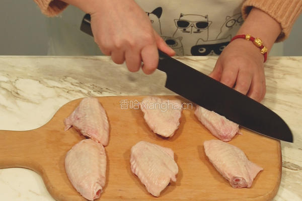 快手薯片鸡翅的做法图解1