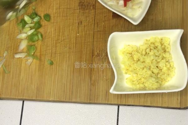 【家常版白切鸡】没有酱料的白切鸡是没有灵魂的的做法图解7