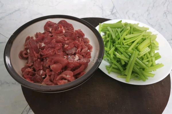 小麦芹炒牛肉的做法图解4