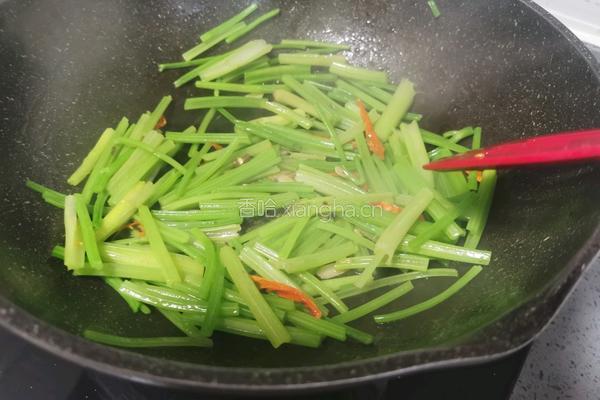 小麦芹炒牛肉的做法图解9