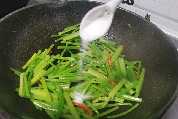 小麦芹炒牛肉的做法图解10