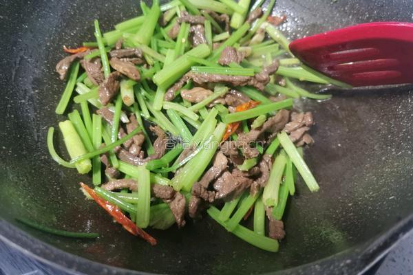 小麦芹炒牛肉的做法图解11
