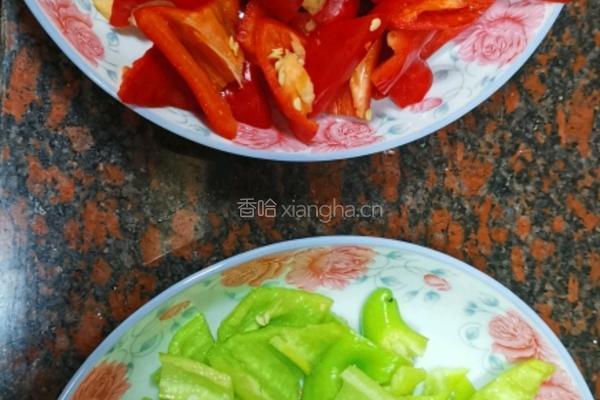 鸡腿菇炒肉的做法图解3