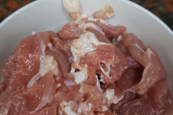 鸡腿菇炒肉的做法图解4