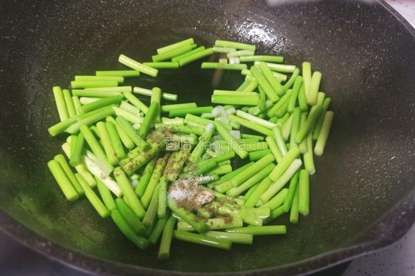 蒜苔炒牛肉的做法图解13