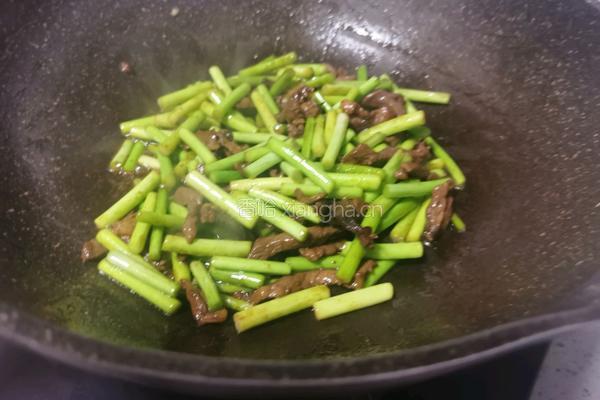 蒜苔炒牛肉的做法图解15