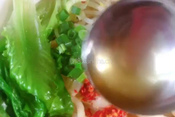 陕西油泼面 油泼扯面 棍棍儿面 拉条子 河南烩面的做法图解11