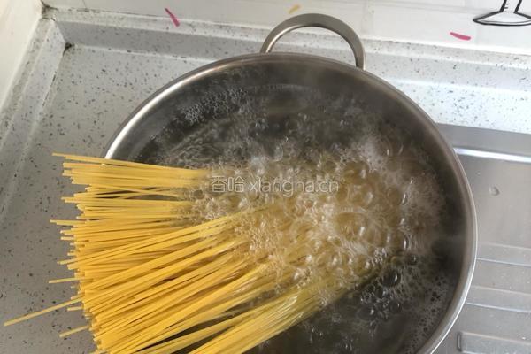 意大利鲜虾面的做法图解1