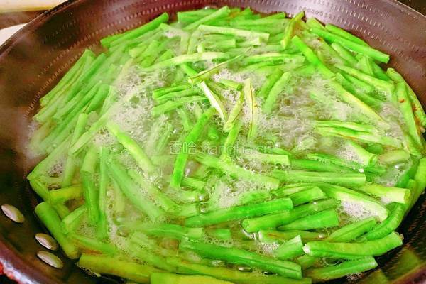 猪肉炒长豆角的做法图解6