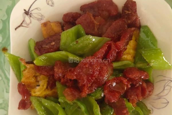 腊肠炒青椒的做法图解11