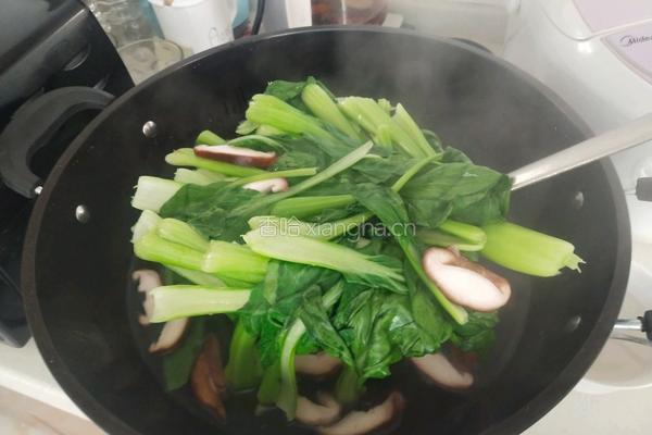 香菇炒油菜的做法图解4