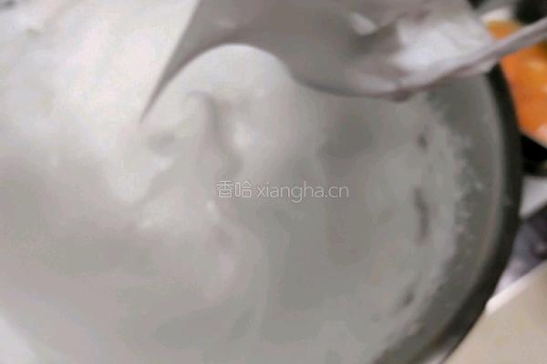 草莓奶油杯子蛋糕的做法图解3