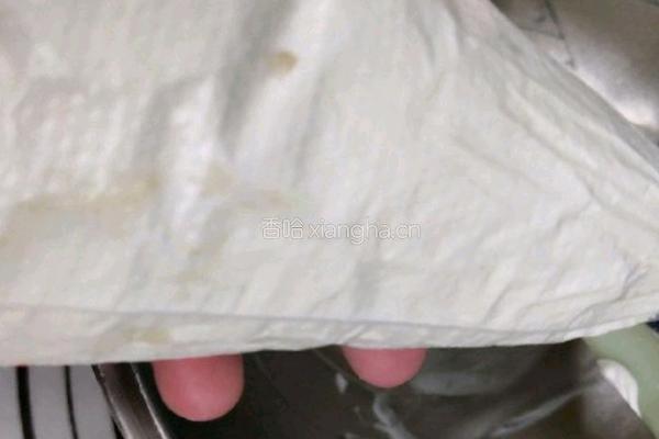 草莓奶油杯子蛋糕的做法图解10