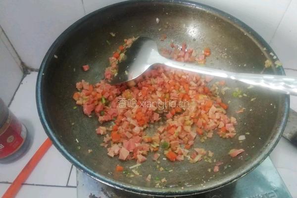 香肠黄金鸡肉炒饭的做法图解12