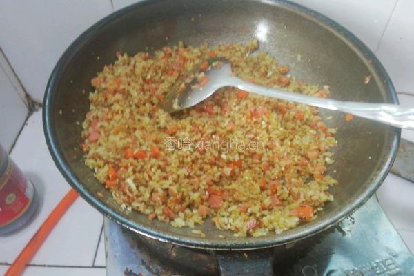 香肠黄金鸡肉炒饭的做法图解13