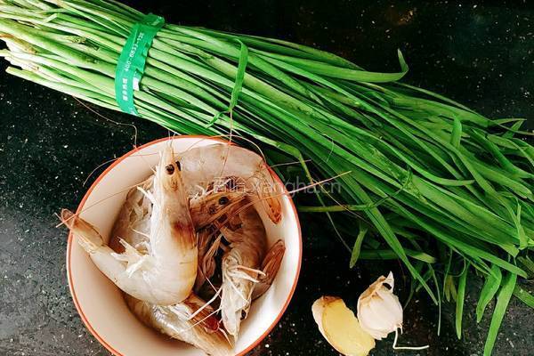 春韭炒虾的做法图解2