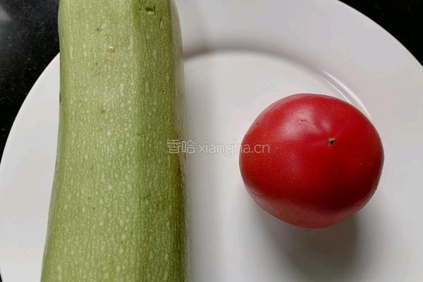 番茄炒西葫芦的做法图解1