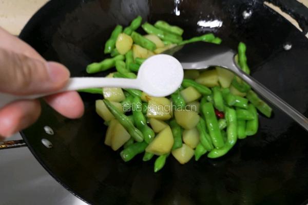 土豆烧四季豆的做法图解7