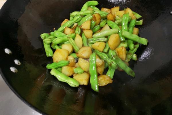土豆烧四季豆的做法图解8