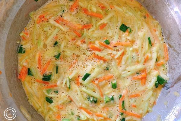 电饭锅黄瓜胡萝卜丝鸡蛋烙的做法图解7
