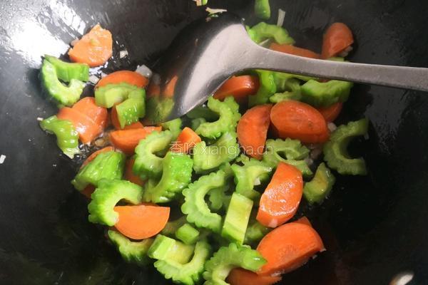 苦瓜豆腐胡萝卜的做法图解5