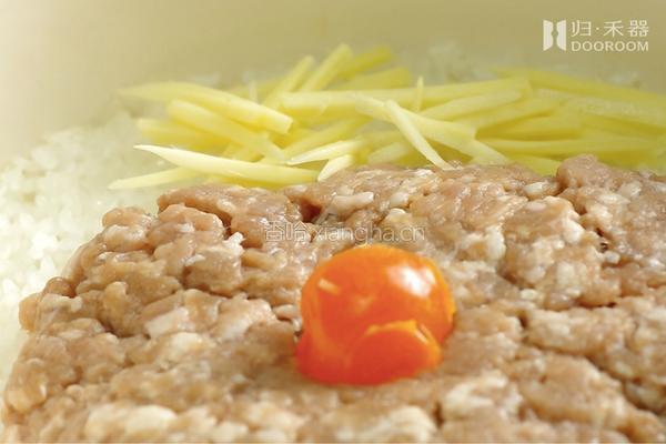 黄金锅巴不用愁，珐琅锅版『肉饼咸蛋煲仔饭』，胃口大开！的做法图解7