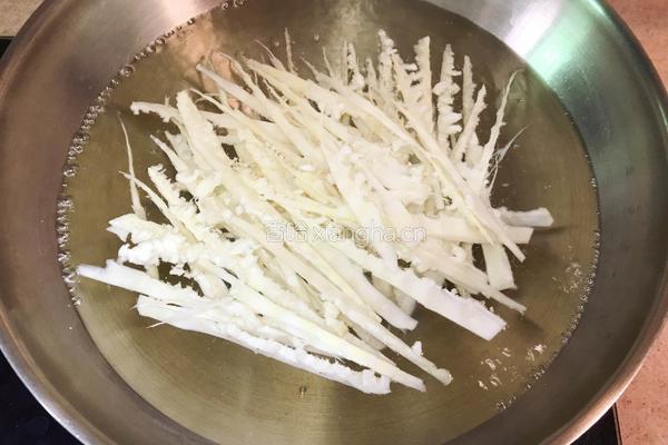 红油凉拌苦笋丝的做法图解7
