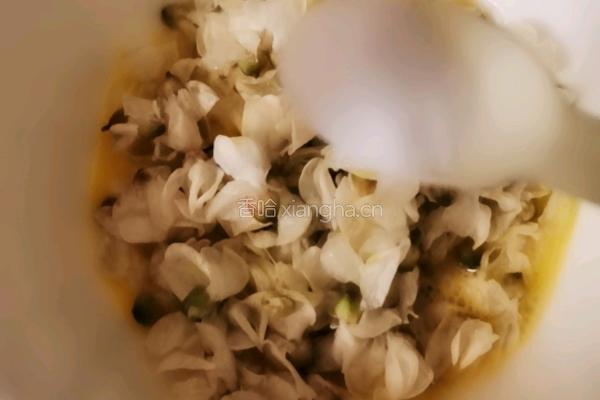槐花鸡蛋饼的做法图解8
