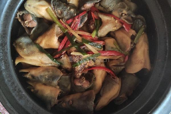 砂锅闷鳗鱼头的做法图解5