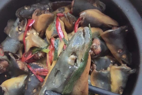 砂锅闷鳗鱼头的做法图解6