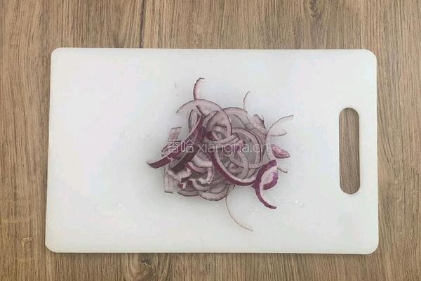 咸蛋黄培根炒意面的做法图解4