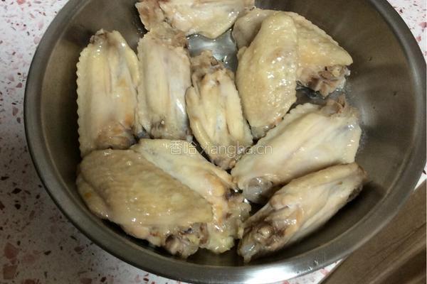 金黄香炸鸡翅的做法图解3