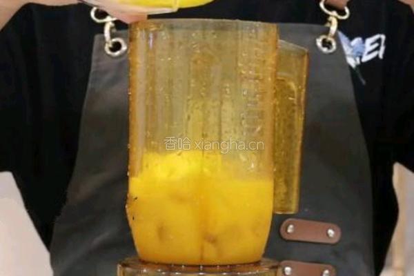 喜茶同款|莓莓芒果甘露的做法图解2