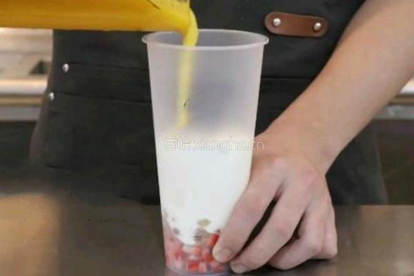 喜茶同款|莓莓芒果甘露的做法图解7