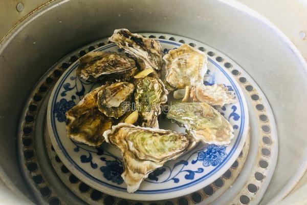 蒜蓉辣酱蒸生蚝的做法图解1