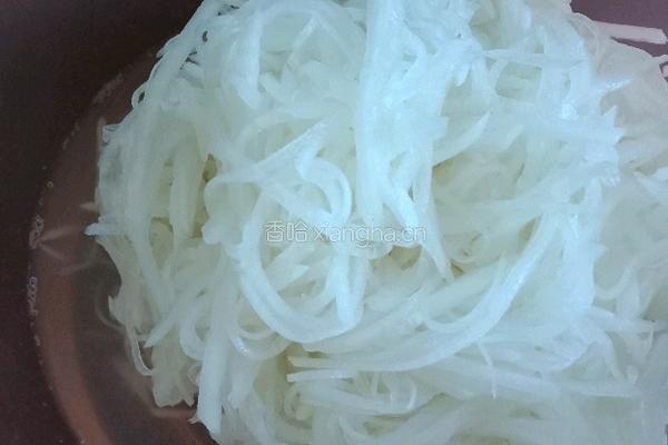 凉拌萝卜丝的做法图解3