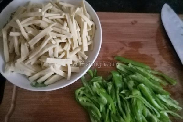 豆干青椒肉丝的做法图解1