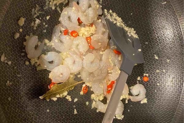 橄榄油蒜蓉虾仁的做法图解5