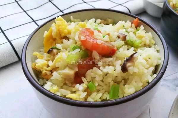 比扬州炒饭还好吃的虾仁西芹蛋炒饭