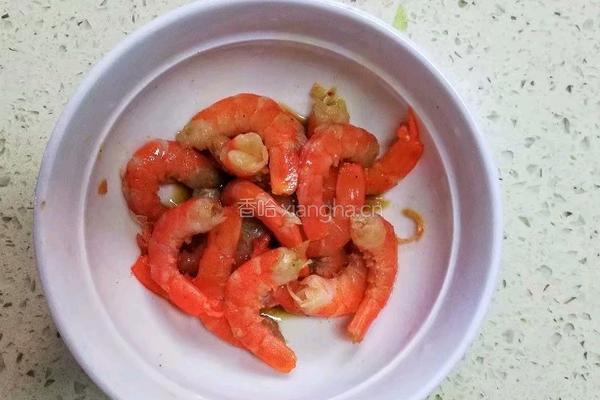 西芹虾仁蛋炒饭的做法图解2