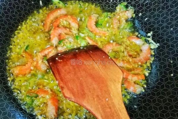 西芹虾仁蛋炒饭的做法图解4