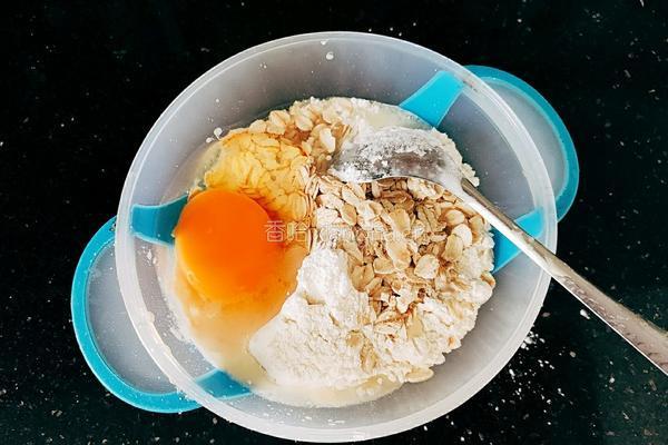鸡蛋燕麦片煎饼的做法图解3