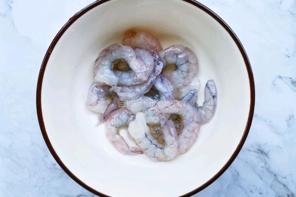 西兰花虾仁豆腐汤的做法图解2