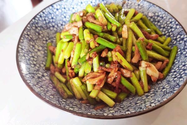 蒜苔炒肉丝