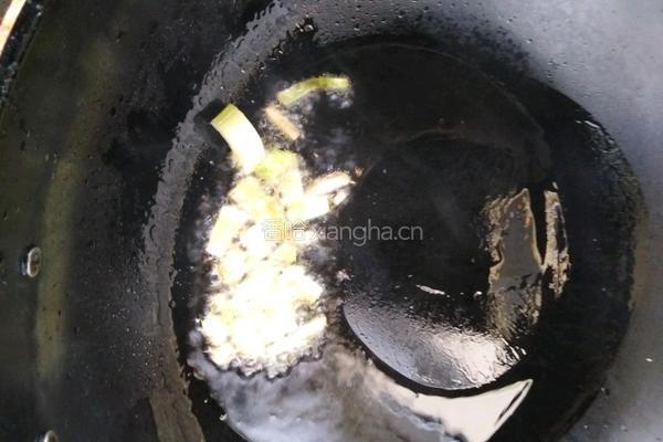 青红椒肉炒口蘑的做法图解2