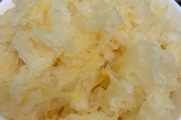 冰糖莲子雪耳糖水的做法图解2