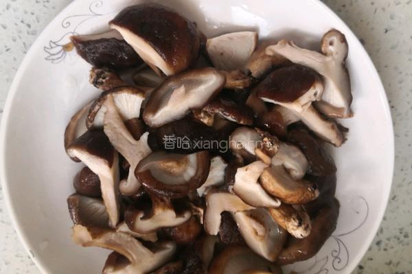 土豆蘑菇胡萝卜炖鸡的做法图解4