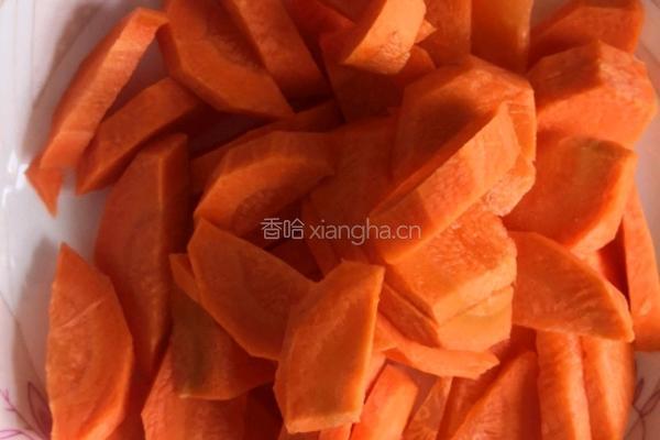 土豆蘑菇胡萝卜炖鸡的做法图解6